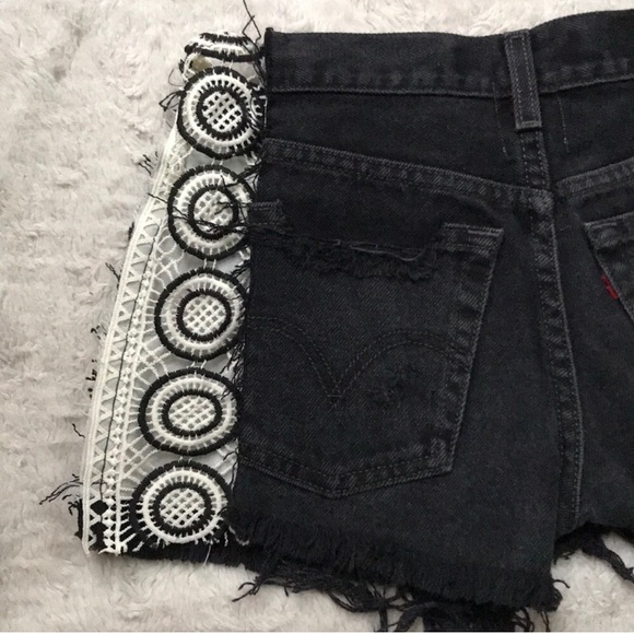 ❌SOLD❌NWT LF Levi’s Furst OfA Kind Vintage crochet - Picture 8 of 8